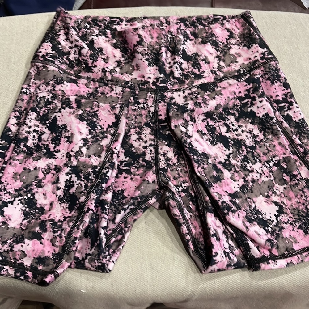 FABLETICS Multi Color Splash Black/Pink/Gray Leggings Sz L Excellent Condition